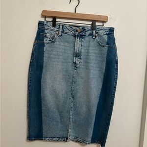 2/$15 - GAP Two-Tone Denim Pencil Skirt